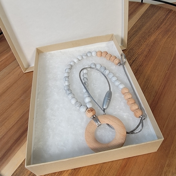 Bella Tunno Teething Necklace Jewelry for Mom and Baby Silicone Beads Breakaway - Picture 2 of 16